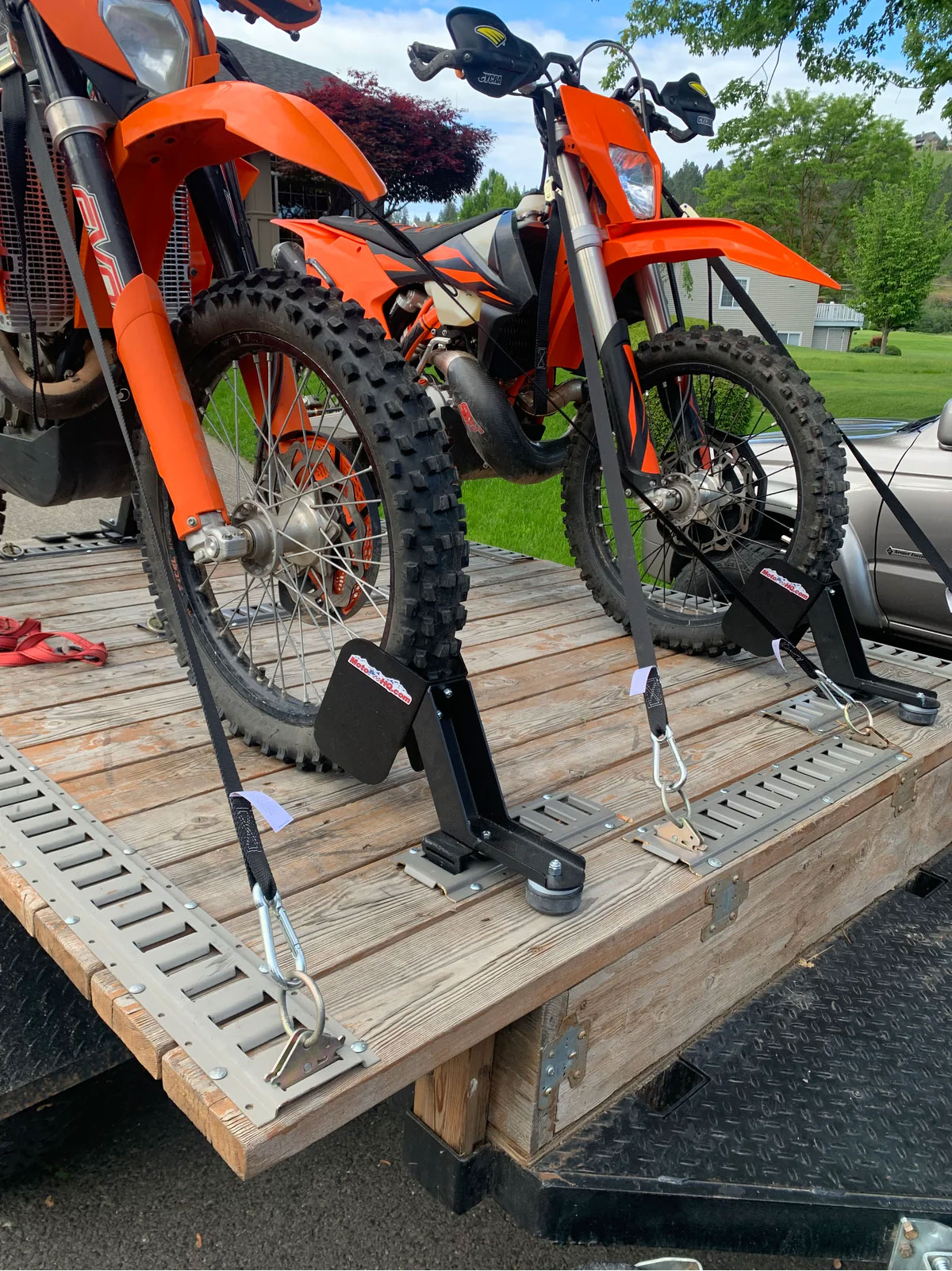 L-Track Motorcycle EZ Chock – Wall